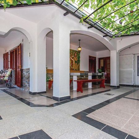 Stunning Apartment In Crikvenica With Kitchen Exterior foto